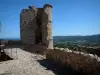 Grimaud - Ruinas del castillo con vistas a los bosques, las montañas y la costa