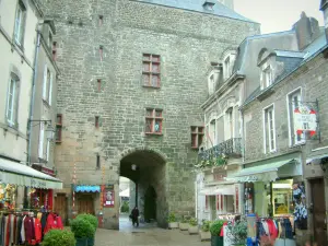 Guérande - Porte Saint-Michel (museo), case e negozi della medievale
