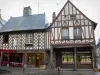La Guerche-de-Bretagne - Legno-incorniciati case e negozi della città