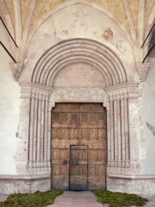 Guillestre - Portal of the entrance to the Assomption church (Notre-Dame-d'Aquilon church) with its door with carved panels