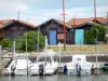 Hafen von Larros - Austernzüchterhütten und angelegte Boote