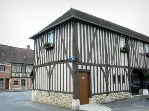 Harcourt - Old timber-framed covered market hall home to the town hall