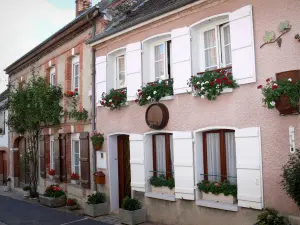 Hautvillers - Häuser mit Fenster geschmückt mit Blumen