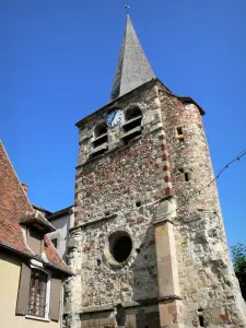 Hérisson - Steeple St. Saviour (overblijfsel van de oude kerk van St. Saviour)