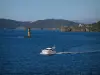 Het Eiland Porquerolles - Middellandse Zee met een boot, wilde kusten en bossen