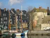 Honfleur - Barche a vela del Vieux Bassin (marina), dock, Luogotenenza e case alte coperte di ardesia