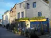 Honfleur - Häuser und Terrasse eines Restaurants der Altstadt