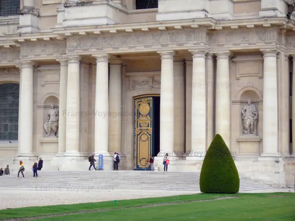 Hôtel des Invalides - Entrée de l'église du Dôme