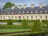 Hôtel des Invalides - French formal garden with its cone-cut yew and facade of the Hôtel National des Invalides