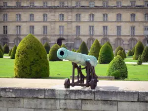 Hôtel des Invalides - Canon de l'esplanade des Invalides