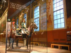 Hôtel des Invalides - Musée de l'Armée - Salle Vauban (ancien réfectoire) : mannequins de cavaliers