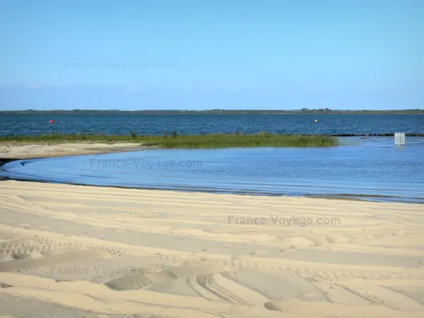 Meer van Hourtin-Carcans - Sandy Maubuisson op de stad rongen, met uitzicht op het water