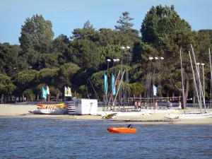 Meer van Hourtin-Carcans - Watersport op het strand Maubuisson in de stad rongen