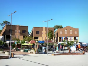 Hourtin-Carcans lake - Restaurant terraces of Maubuisson in the town of Carcans 