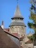 Huriel - Achthoekige toren van de romaanse kerk van Notre-Dame