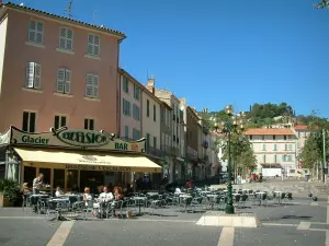 Hyères - Clemenceau square with its houses and its café terrace