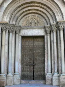 Iglesia de Corneilla-de-Conflent - Portal de la iglesia románica de Santa María