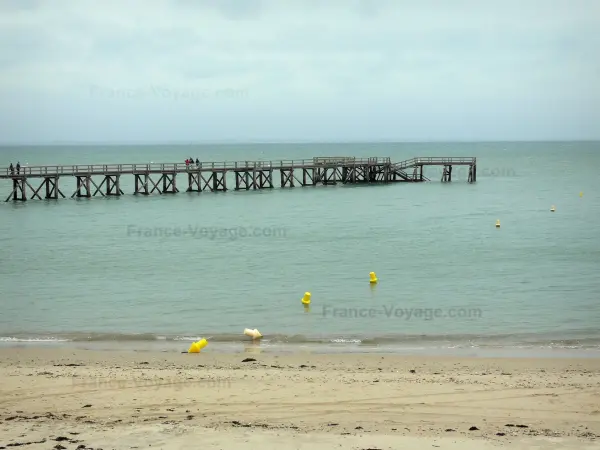 Île de Noirmoutier - Plage des Dames (plage de sable), estacade et mer