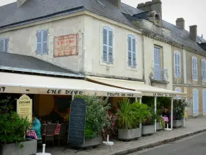 Île de Noirmoutier - Noirmoutier-en-l'Île : maison et terrasse de restaurant