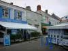 Île de Noirmoutier - Noirmoutier-en-l'Île : maisons, terrasse de restaurant et commerces 