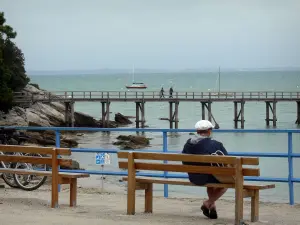Insel Normoutier - Sitzbänke mit Blick auf das Meer und den Strand Dames