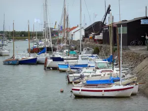 Insel Normoutier - Noirmoutier-en-l'Île: Hafen mit seinen angelegten Booten