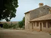 Inseln von Lérins - Insel Sainte-Margerite: Baum und Gebäude des starken Königlichen.