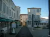 Isla de Ré - Saint Martin de Ré: casas y restaurantes a lo largo del puerto