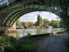 Island of the Impressionists - View of the Chatou railway bridge from the island