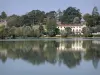 L'Isle-Jourdain - L'Isle-Jourdain lake and its bank planted with trees 