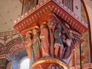 Issoire - Binnen in de abdijkerk St. Austell: gebeeldhouwde