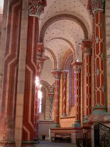 Issoire - Dentro de la iglesia abacial de San Agustín