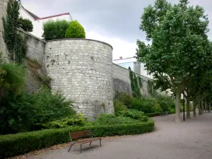 Issoudun - Walk along the ramparts