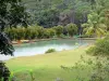 Jardín acuático de Blonzac - Cuenca y kayaks en una zona verde