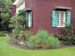 Jardin botanique de la Réunion - Demeure créole et ses végétaux en fleurs