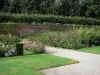 Jardines de Valloires - Jardín de rosas, la calzada y los árboles