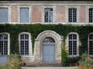 Jardines de Valloires - Construcción de la abadía cisterciense de Valloires (fachada decorada con hiedra)