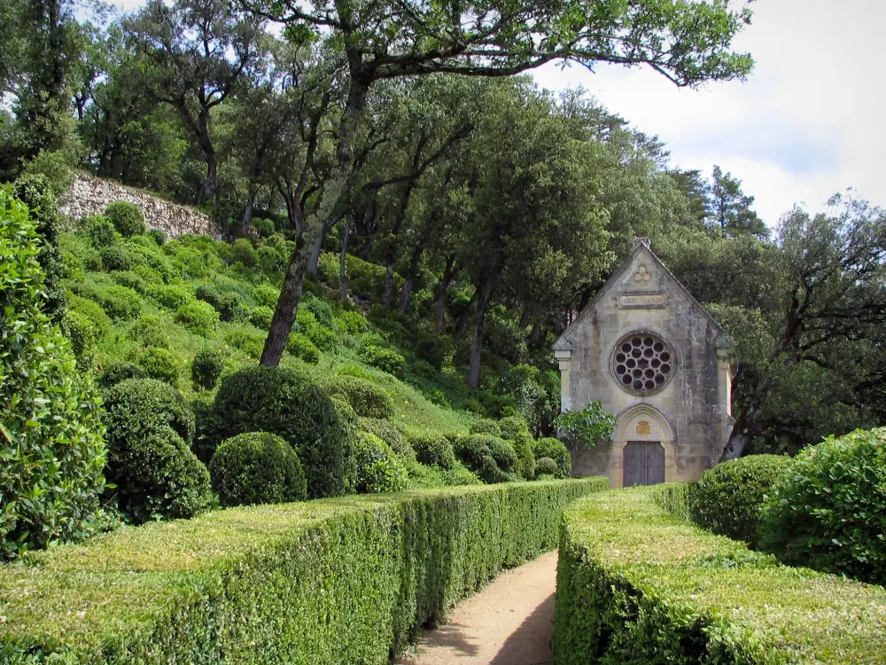 Les jardins de Marqueyssac - Jardins de Marqueyssac: Allée menant à la chapelle