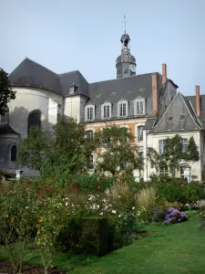 Jardins de Valloires - Église abbatiale de l'abbaye cistercienne de Valloires, arbres et roseraie