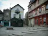 Josselin - Square decorated with a well and with old houses, one with red timber framings