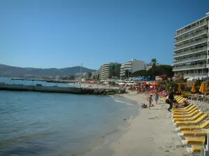 Juan-les-Pins - Sea and beach with its deckchairs