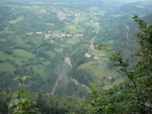 Jura Landschaften - Vom Aussichtspunkt Cernaise aus, Blick auf die Landschaften des Regionalen Naturparks des Haut-Jura