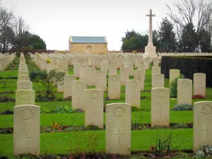 Kanadischer Friedhof von Reviers - Gräber des kanadischen Soldatenfriedhofes