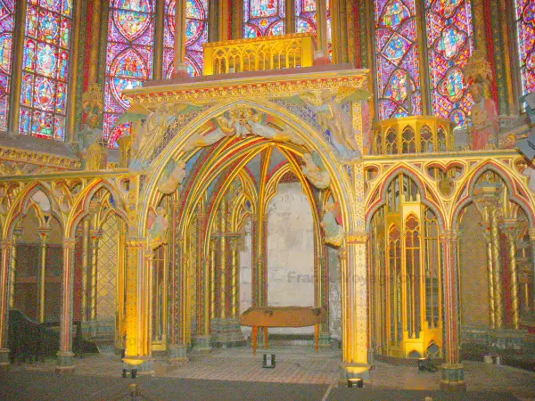 Kapel Sainte-Chapelle - Hoge kapel podium relikwieën en luifels