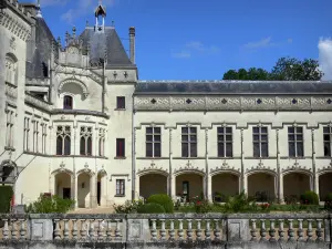 Kasteel van Brézé - Klokkentoren, galerie en Renaissance kasteeltuin
