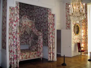 Kasteel van Chambord - Binnen in het kasteel: een slaapkamer met hemelbed