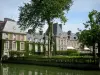 Kasteel van Courances - Kasteel en haar bijgebouwen, tuin en gracht