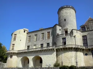 Kasteel van Duras - Torens en gevel van het kasteel