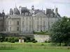 Kasteel van Lude - Lodewijk XVI voorgevel (klassieke stijl), Frans I gevel (Renaissance), ronde torens en kasteeltuinen