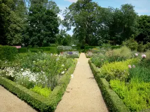 Kasteel van Lude - Tuinen van het Château du Lude: bloembedden in de tuin van de Spur